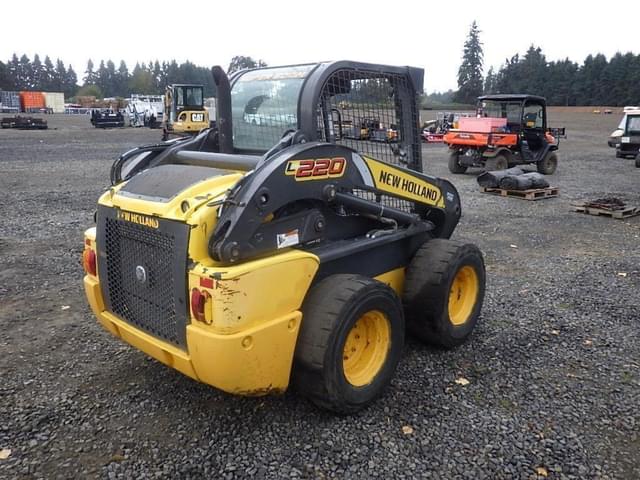 Image of New Holland L220 equipment image 3
