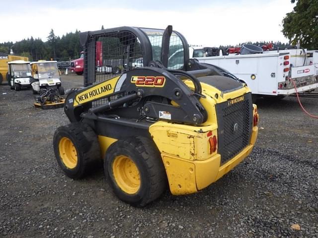 Image of New Holland L220 equipment image 4
