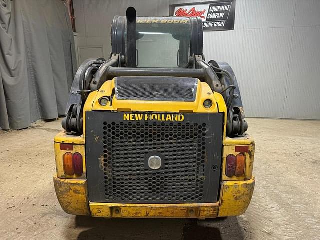 Image of New Holland L220 equipment image 3