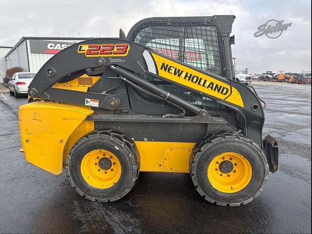 Image of New Holland L223 equipment image 1