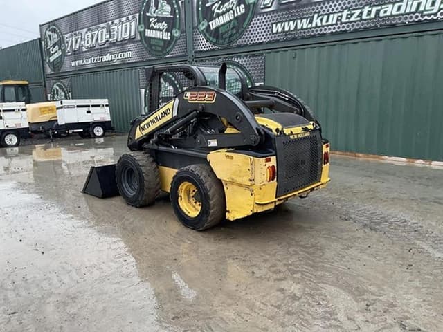 Image of New Holland L223 equipment image 1