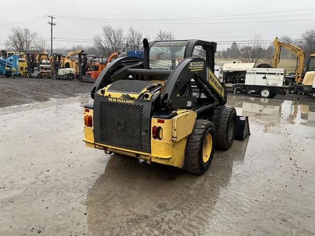 Image of New Holland L223 equipment image 3