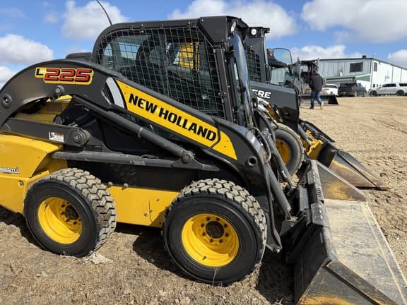 Image of New Holland L225 Primary image