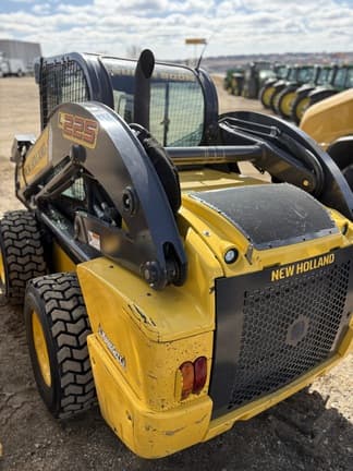 Image of New Holland L225 equipment image 3