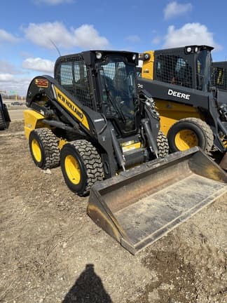 Image of New Holland L225 equipment image 1
