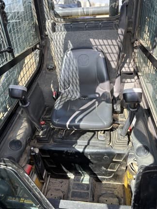 Image of New Holland L225 equipment image 4