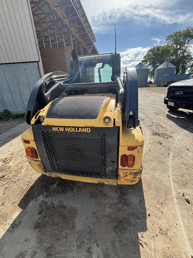 Image of New Holland L225 equipment image 2