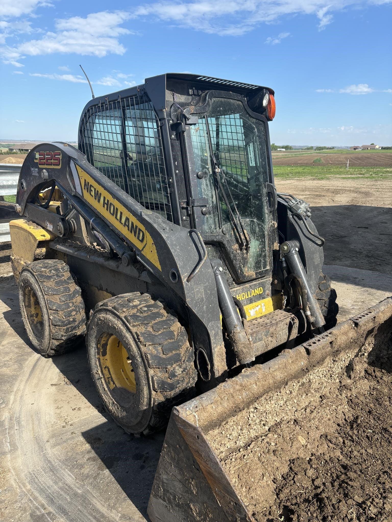 2013 New Holland L225 Equipment Image0