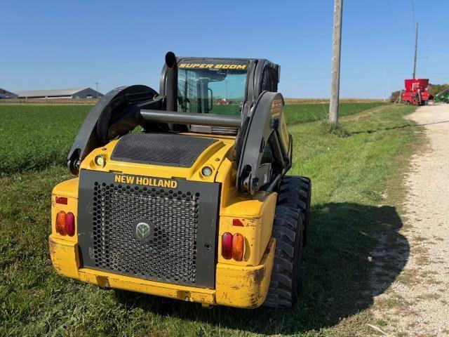 Image of New Holland L225 equipment image 3