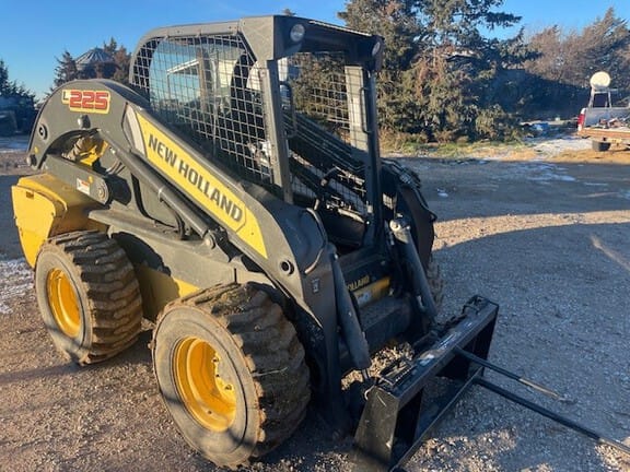 2013 New Holland L225 Equipment Image0