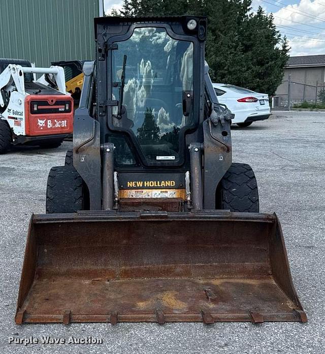 Image of New Holland L225 equipment image 1
