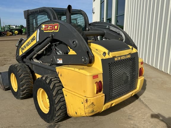 Image of New Holland L230 equipment image 2