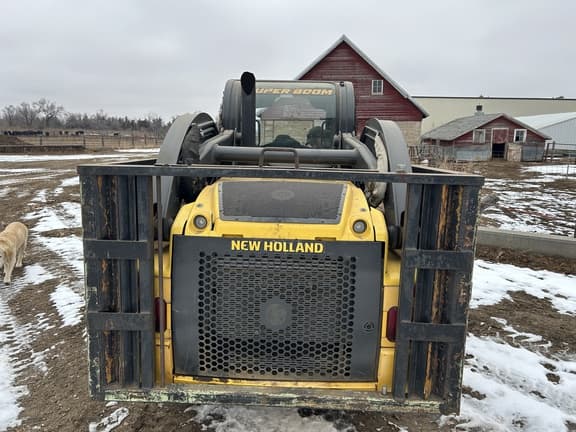 Image of New Holland L230 equipment image 3