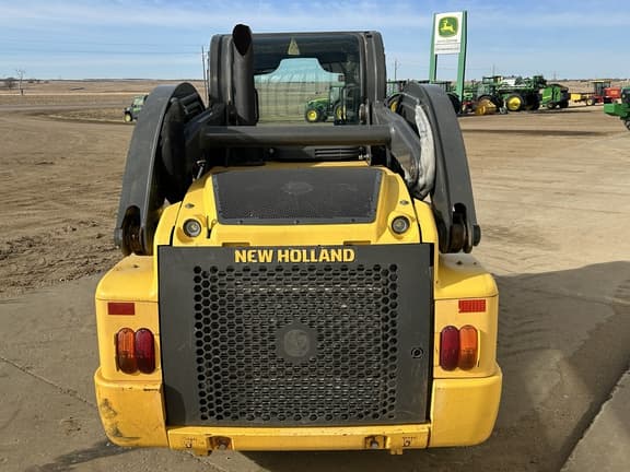 Image of New Holland L230 equipment image 3