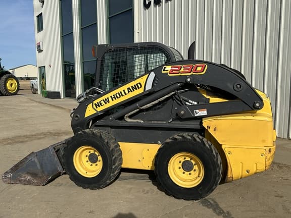 Image of New Holland L230 equipment image 1