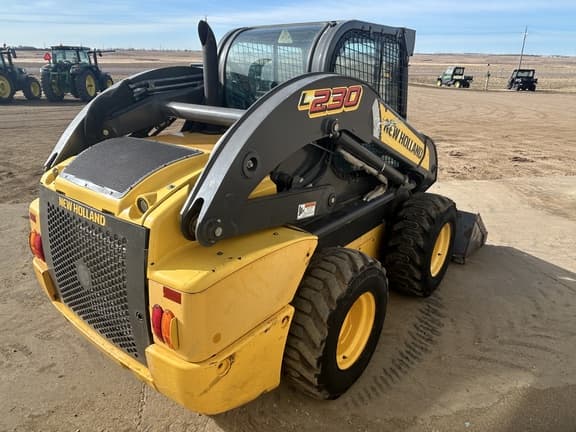 Image of New Holland L230 equipment image 4