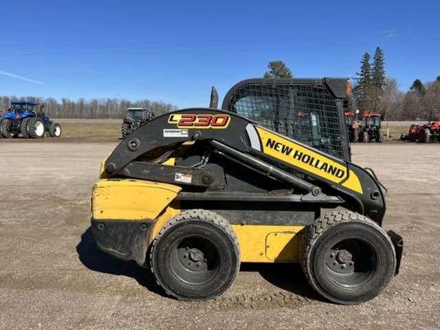 Image of New Holland L230 equipment image 4