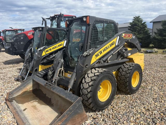Image of New Holland L230 equipment image 1