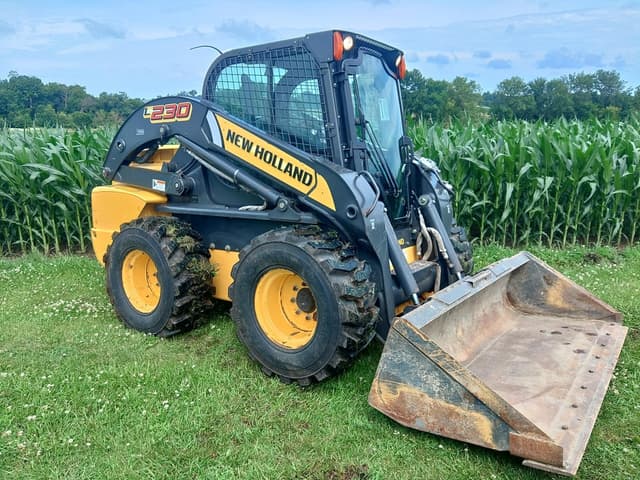Image of New Holland L230 equipment image 2