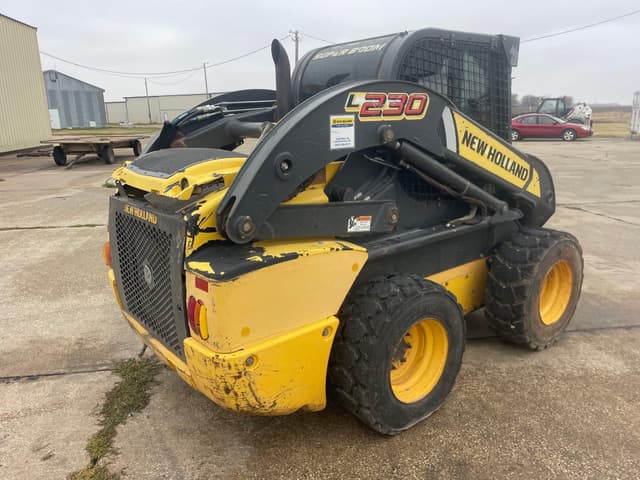 Image of New Holland L230 equipment image 2