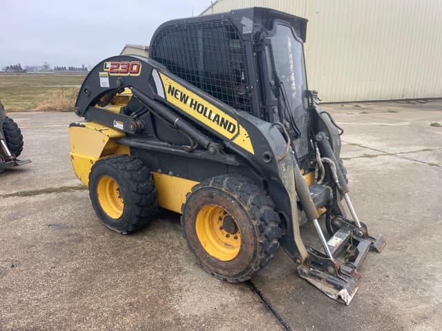 Image of New Holland L230 equipment image 1
