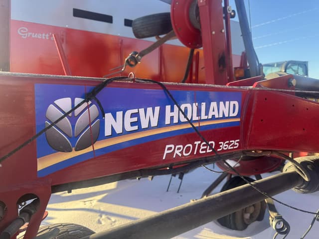 Image of New Holland ProTed 3625 equipment image 3