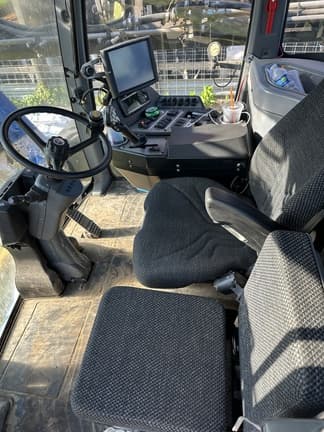 Image of New Holland SP.275F equipment image 2