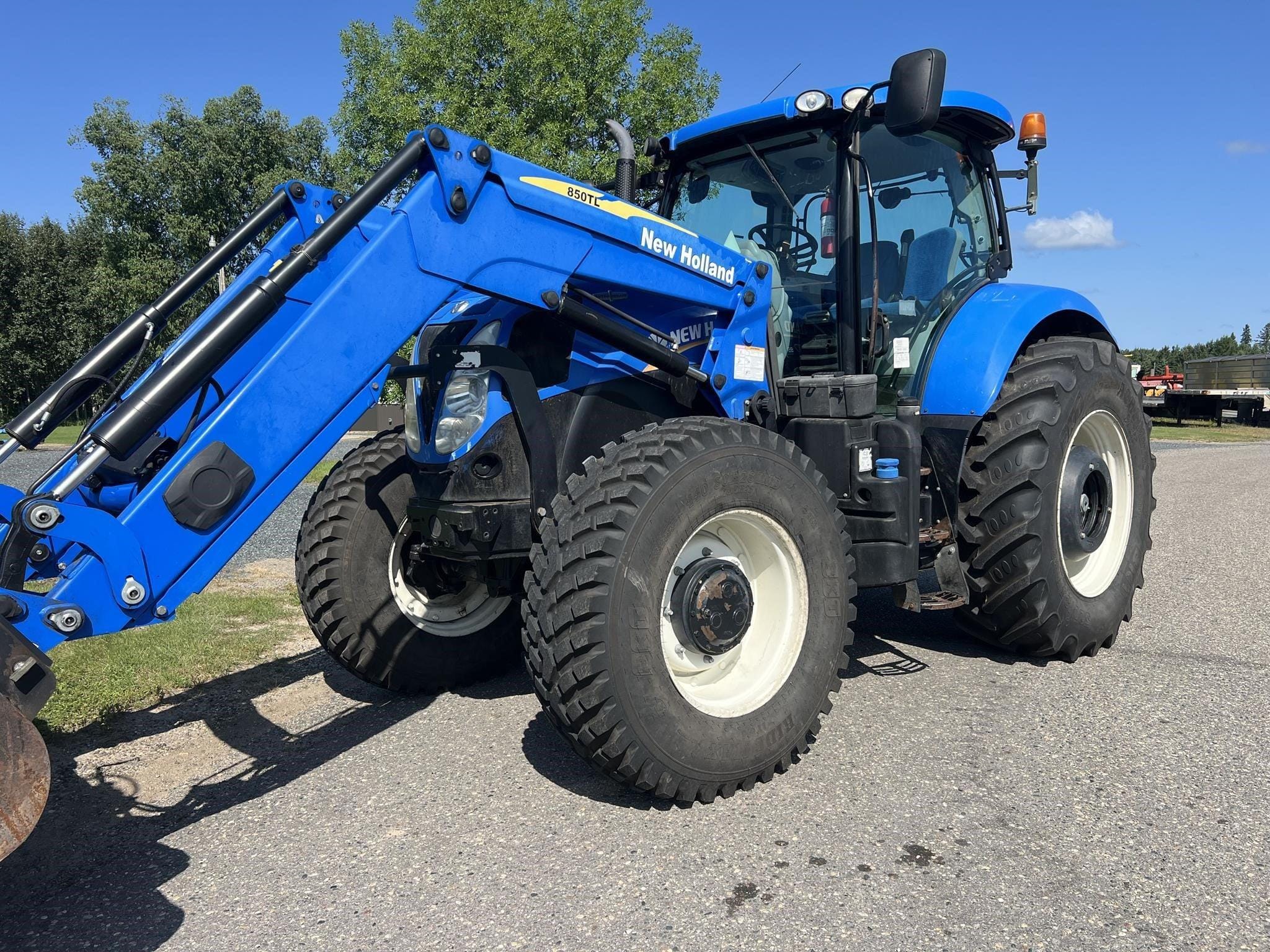2013 New Holland T7.185 Equipment Image0