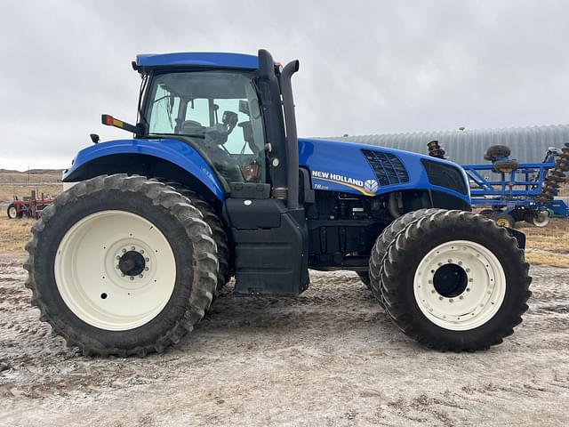 Image of New Holland T8.275 equipment image 3