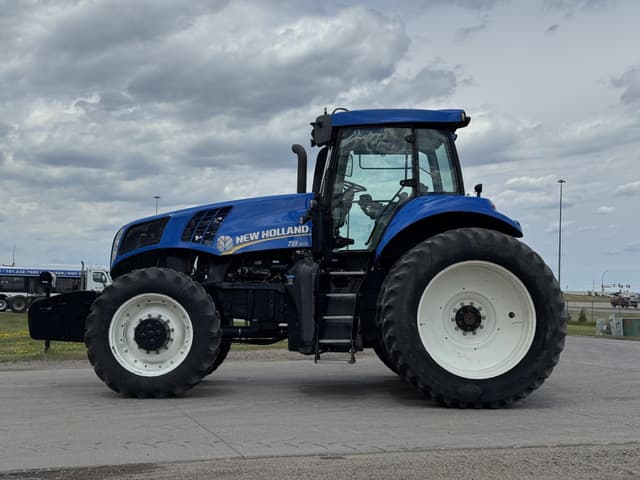 Image of New Holland T8.300 equipment image 2