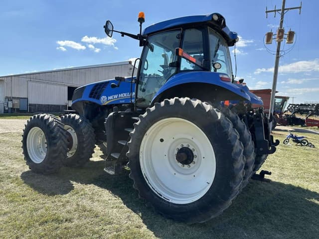 Image of New Holland T8.300 equipment image 2