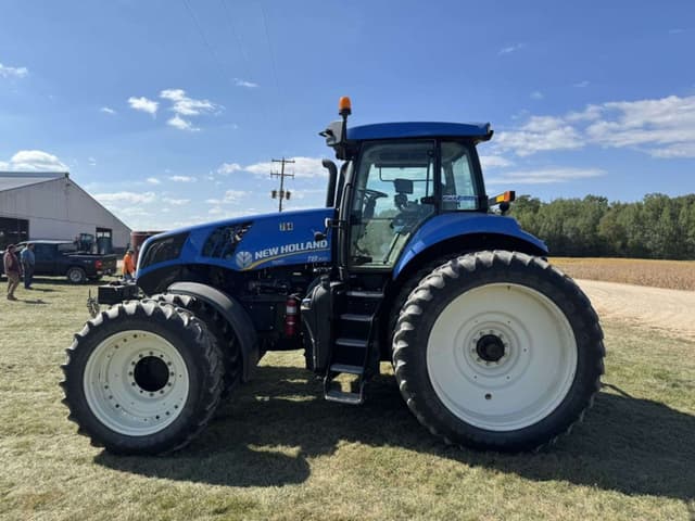 Image of New Holland T8.300 equipment image 1