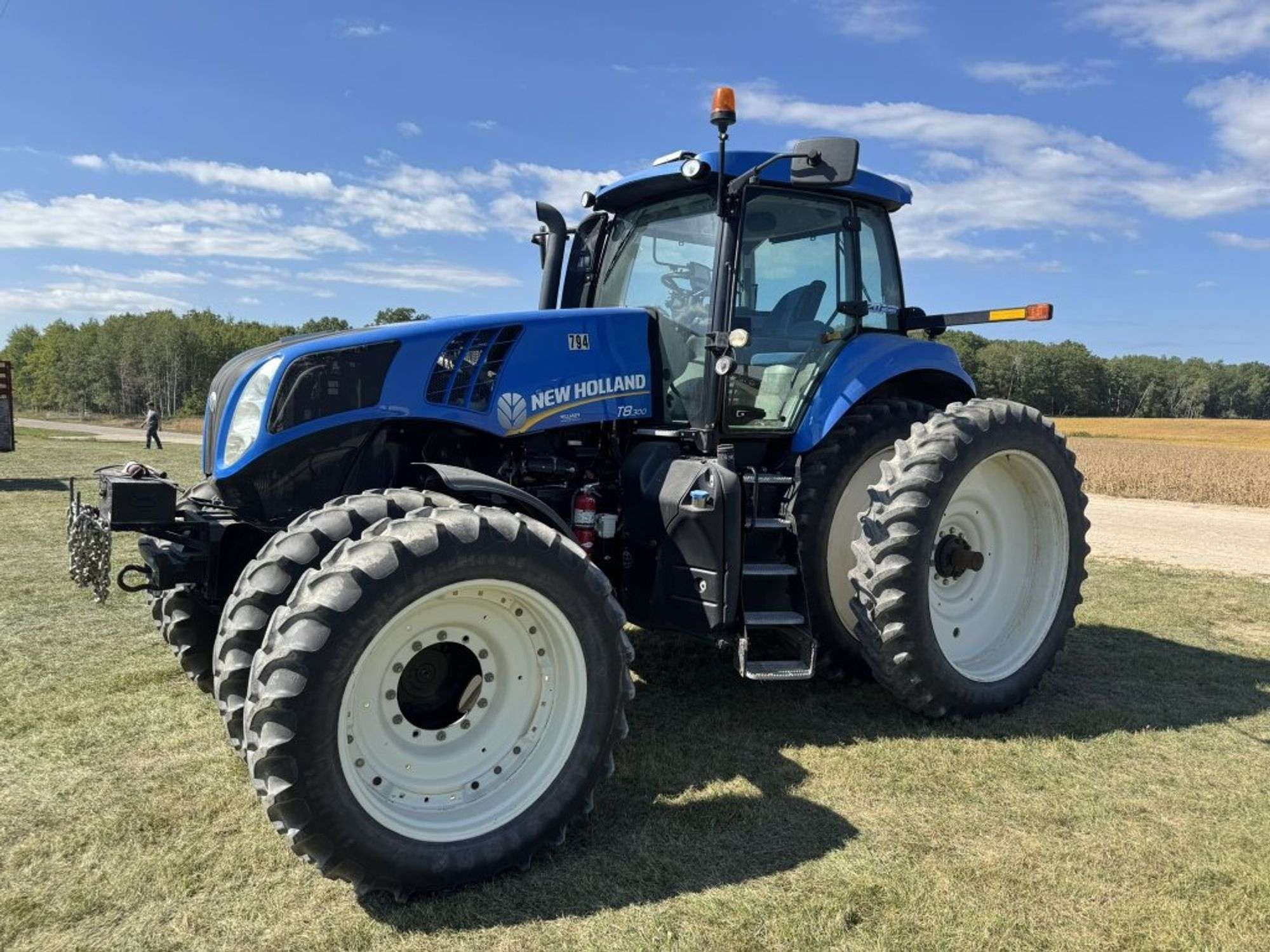 2013 New Holland T8.300 Equipment Image0