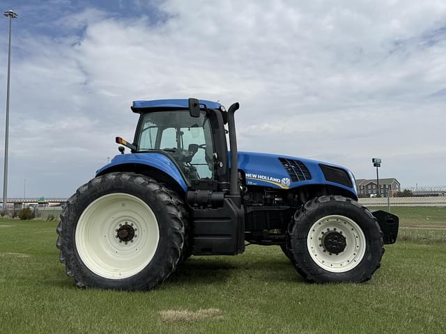 Image of New Holland T8.330 equipment image 2