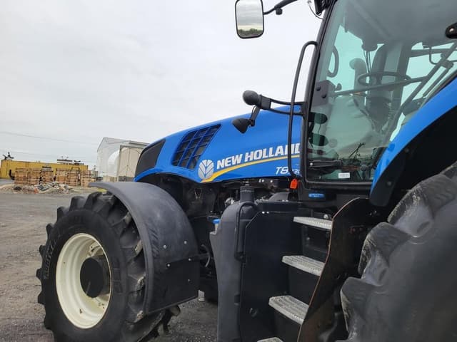 Image of New Holland T8.330 equipment image 4