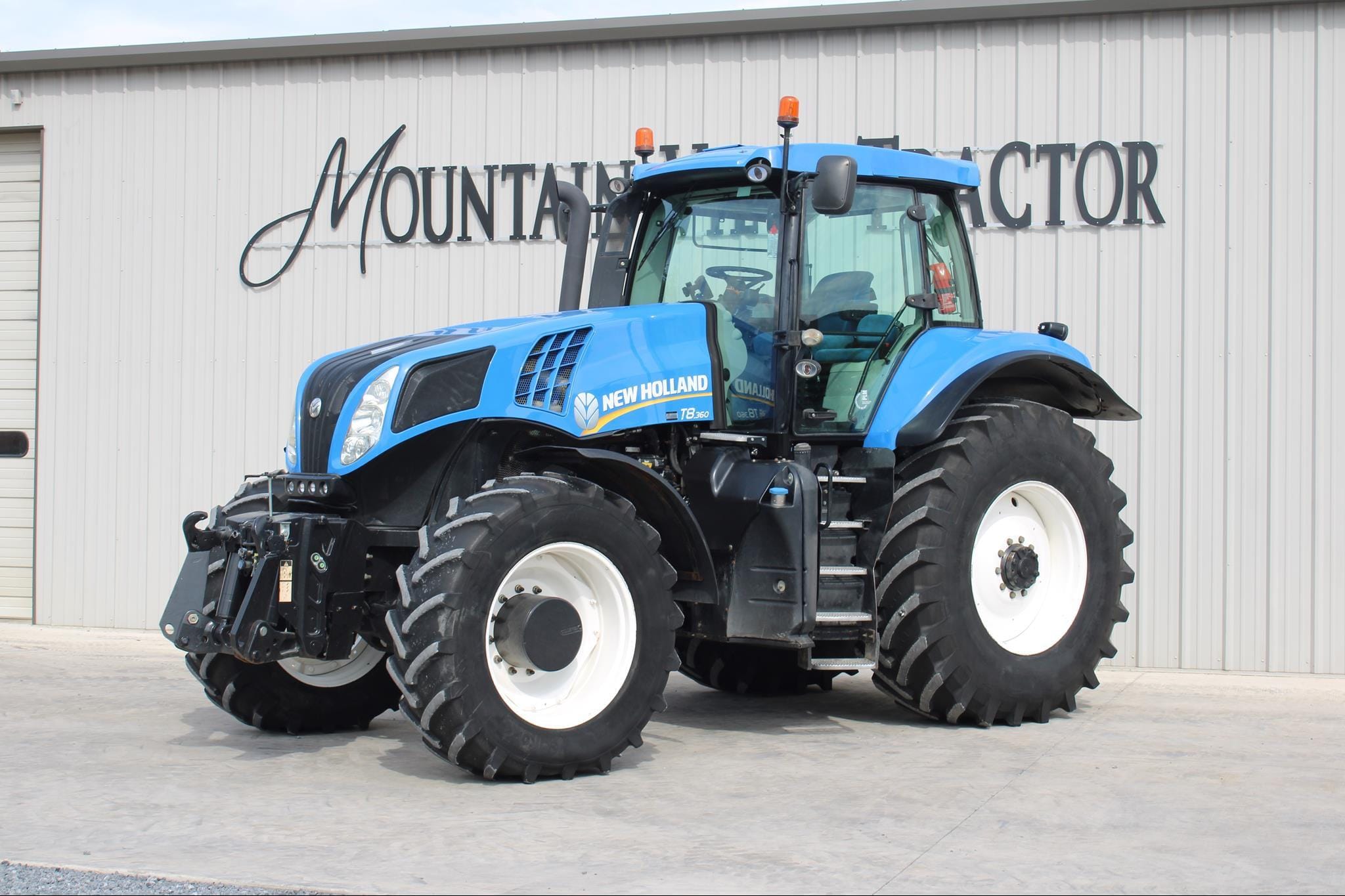 2013 New Holland T8.360 Equipment Image0