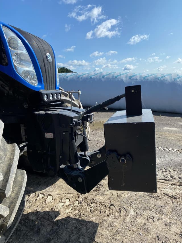 Image of New Holland T8.390 equipment image 4