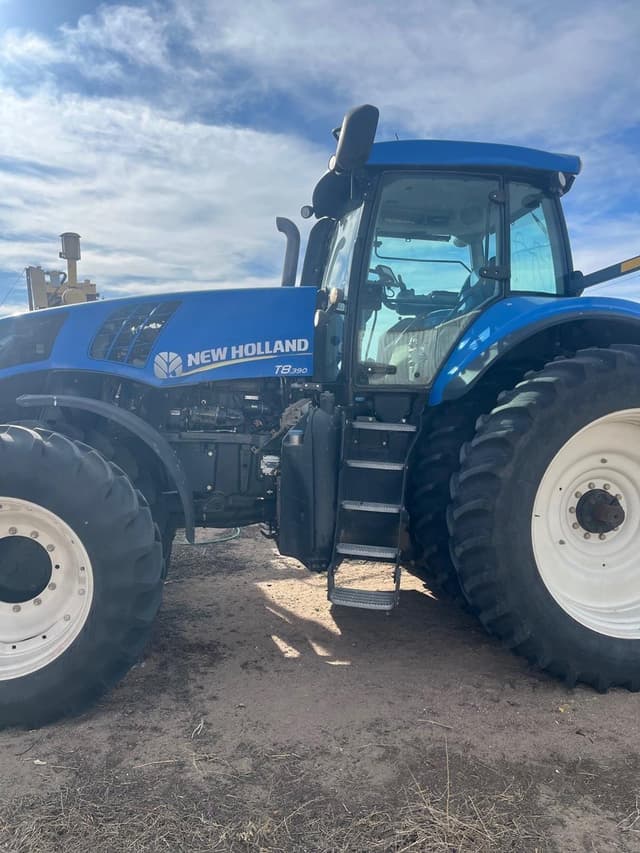 Image of New Holland T8.390 equipment image 2