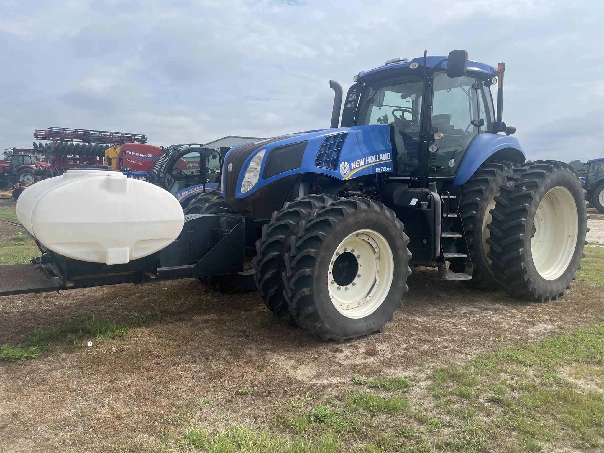 2013 New Holland T8.390 Equipment Image0