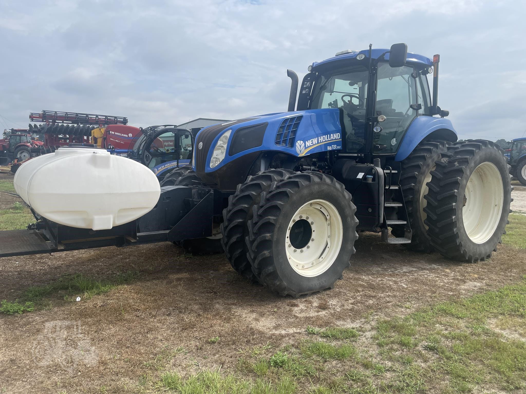 2013 New Holland T8.390 Equipment Image0