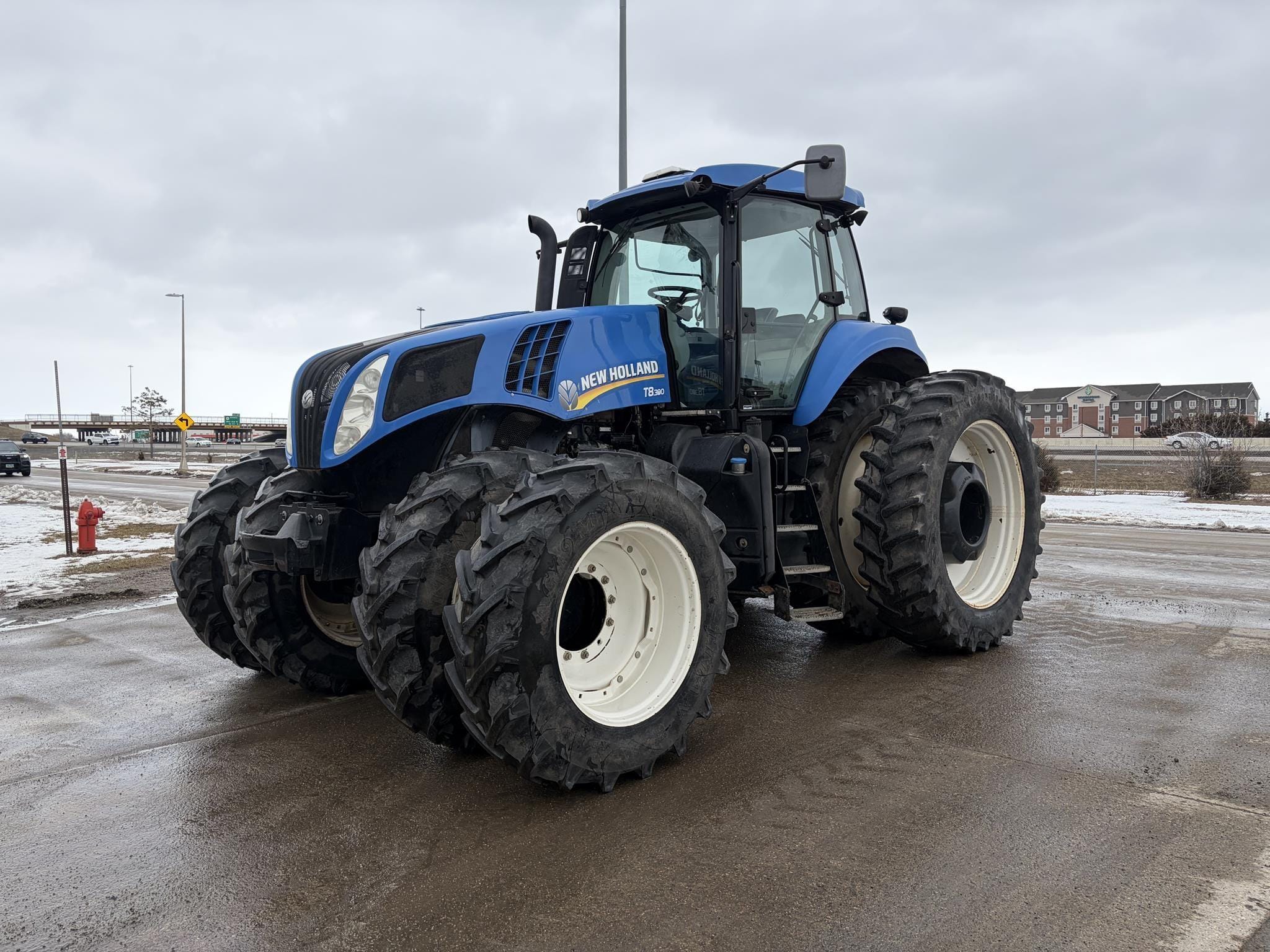 2013 New Holland T8.390 Equipment Image0