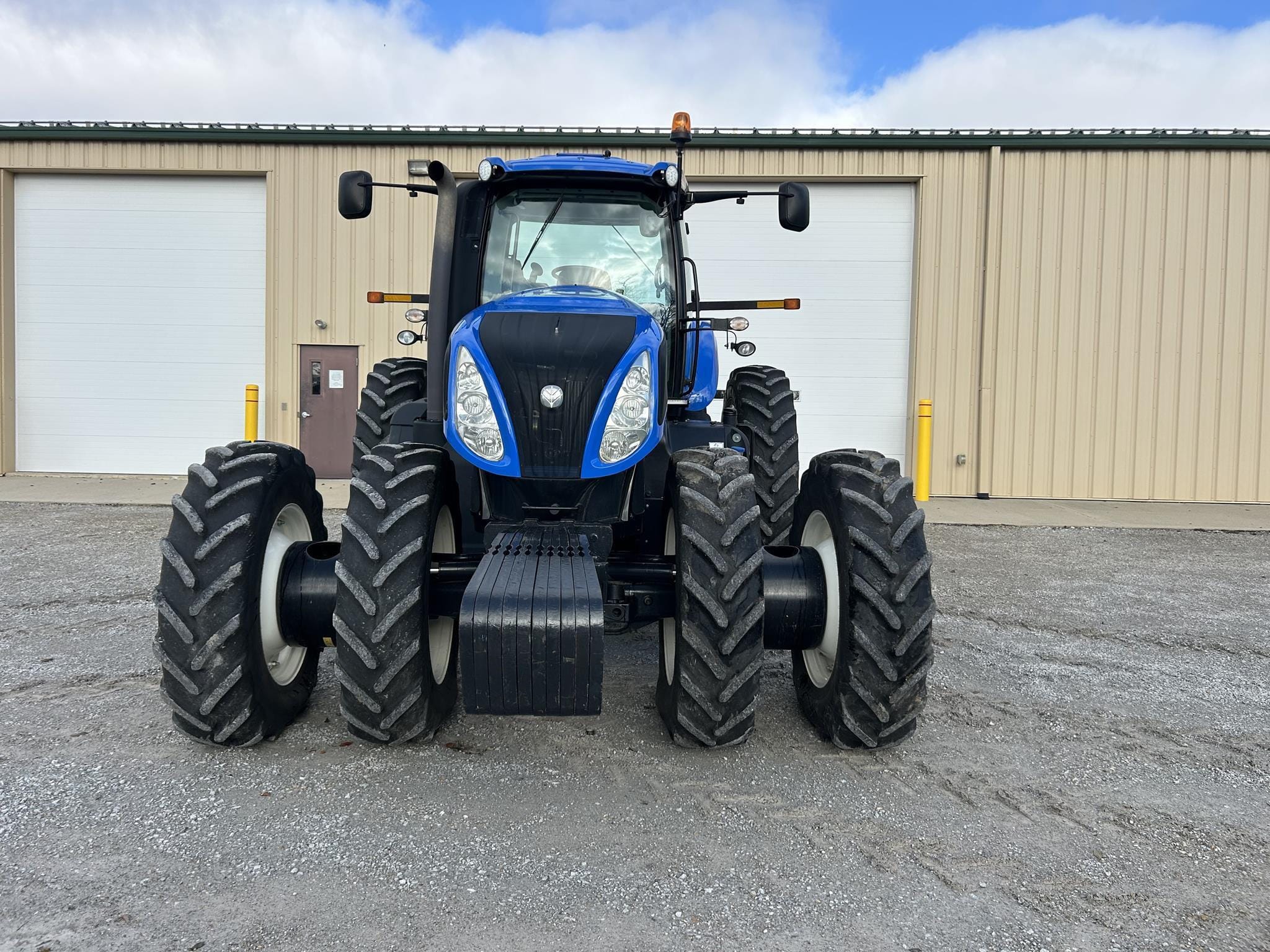 2013 New Holland T8.390 Equipment Image0