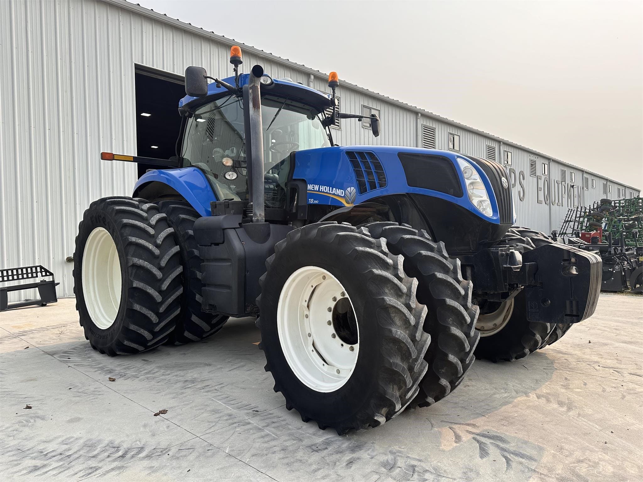 2013 New Holland T8.390 Equipment Image0