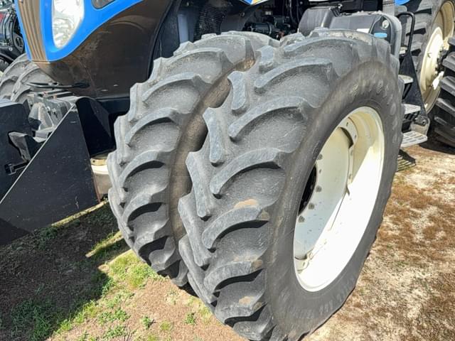 Image of New Holland T8.390 equipment image 3