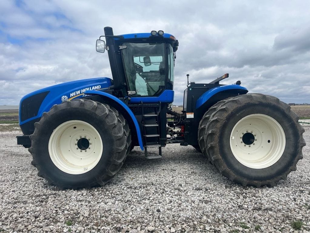 2013 New Holland T9.505 Equipment Image0