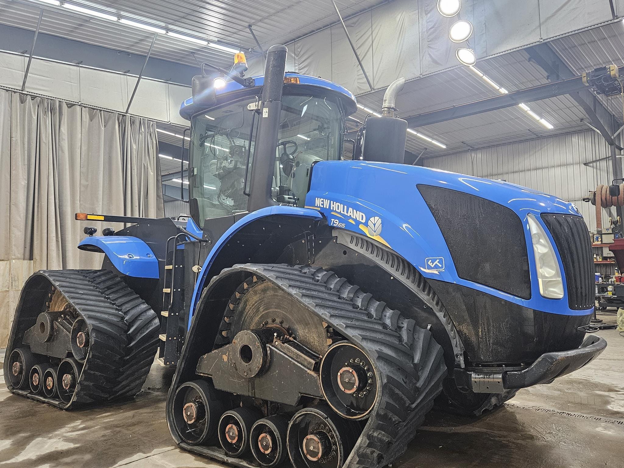 2013 New Holland T9.615 SmartTrax Equipment Image0