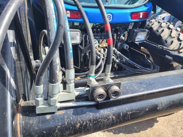 Image of New Holland TV6070 equipment image 4