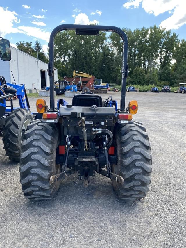 Image of New Holland Workmaster 35 equipment image 4