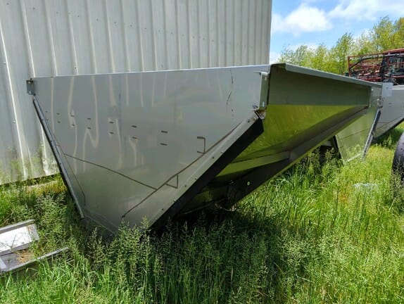 2013 New Leader L3030 Equipment Image0