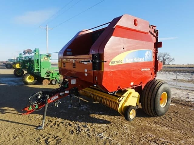 Image of New Holland BR7090 equipment image 4